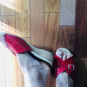 Worishofer Women’s 251 sandal in RED ❤️